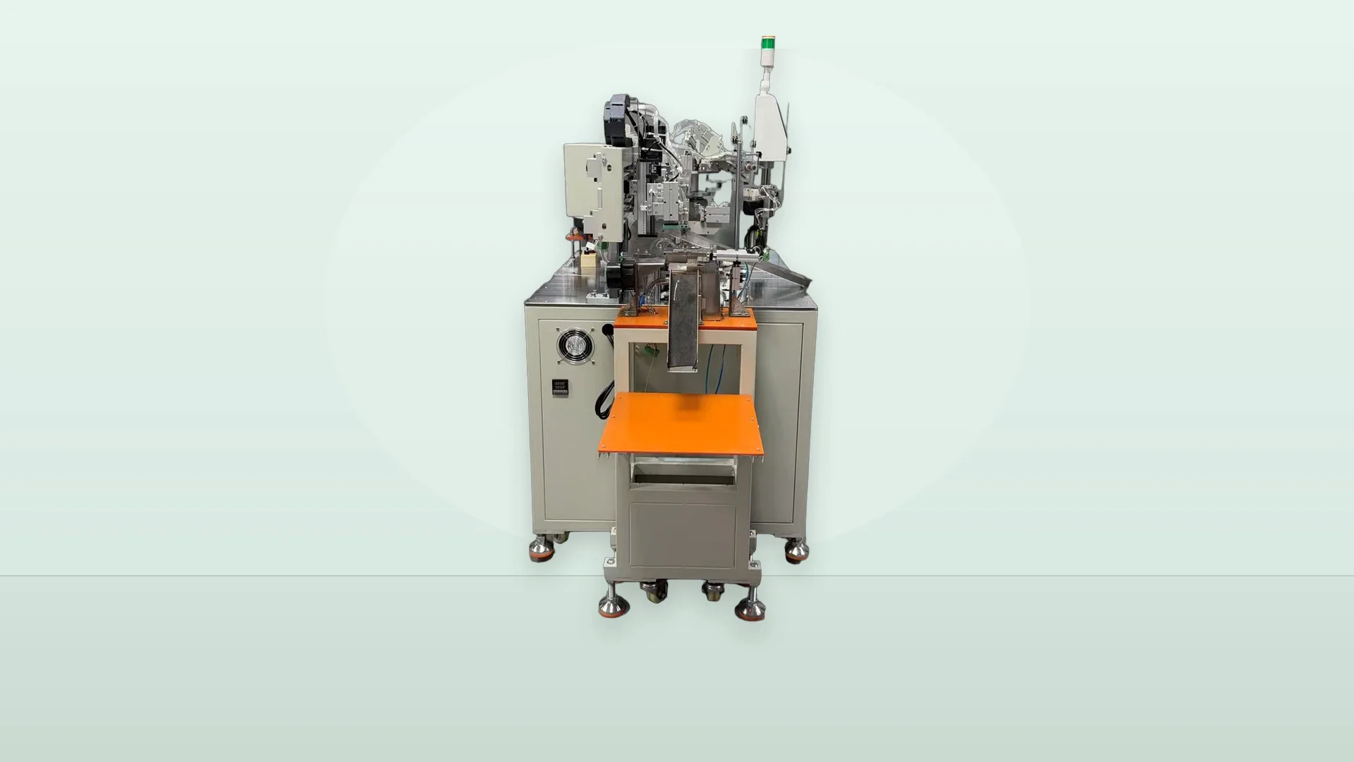 Ảnh bên BJT12 tích hợp quấn dây, chỉnh chân và hàn thiếc